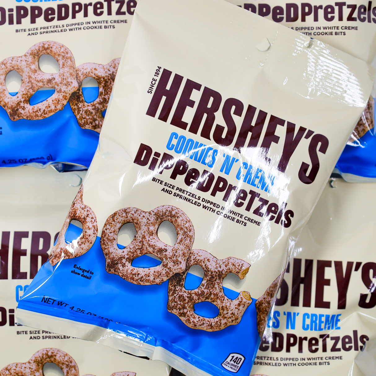 Hersheys Cookies & Cream Dipped Pretzels 120g